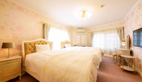 Western Room 21square meter (2 people, Sink, WC, Non Smoking)