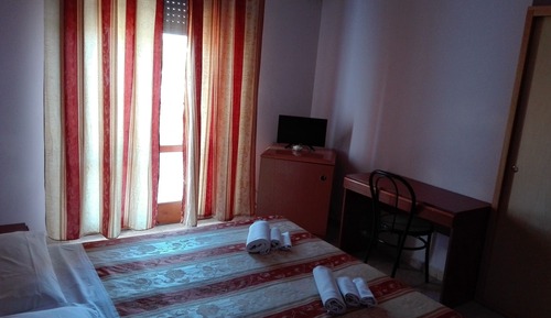 CAMERA ECONOMY VISTA MARE FRONTALE