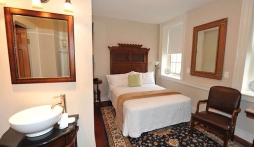 Suite, Ensuite (The Lady Victoria Suite)