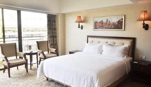 Business King Room