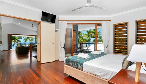 5 Bedroom Beachfront House