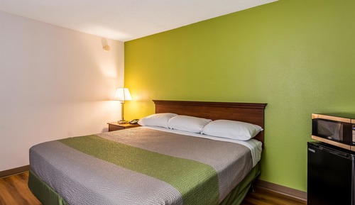 Deluxe Room, 1 King Bed, Accessible, Non Smoking