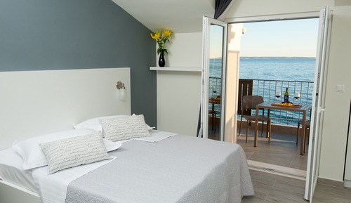 Studio, Sea View (M8)