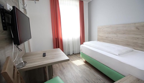 Single Room, Private Bathroom