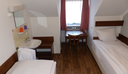 Economy Plus double room with shower, shared WC