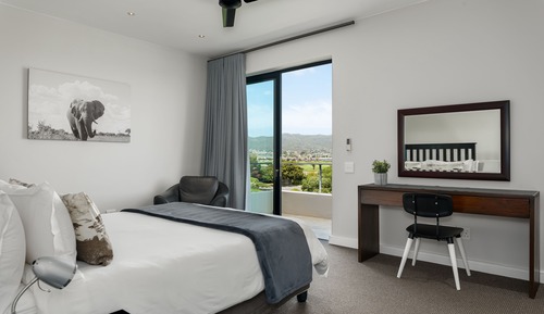 Luxury Apartment, 2 Bedrooms, Balcony, Partial Ocean View (Moremi)