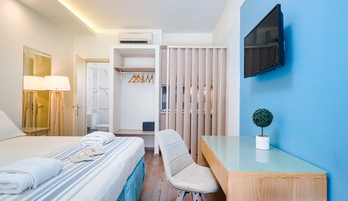 Deluxe Room (Garden View or Side Sea View)