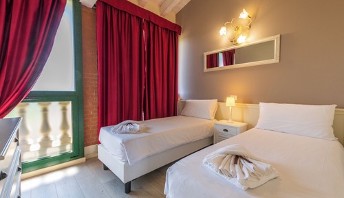 Suite, 2 Bedrooms, Balcony, Lake View