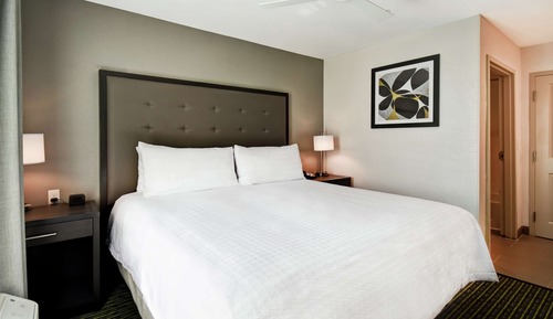 Suite, 1 King Bed, Accessible (Hearing)