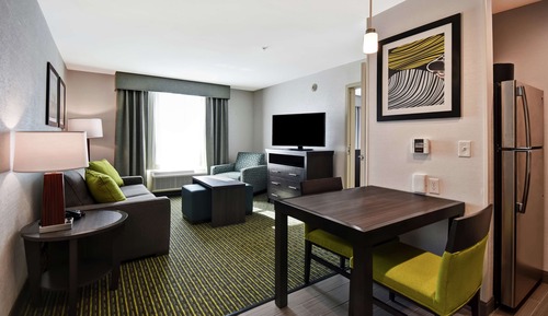 Suite, 2 Queen Beds, Accessible, Bathtub