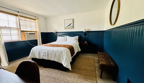 Standard Room, 1 Queen Bed