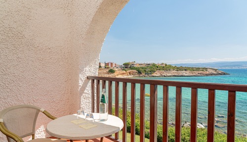 Single Room, Sea View