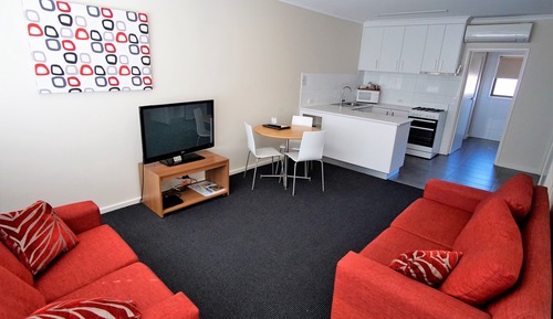 Deluxe 2 Bedroom Apartment, Upstairs