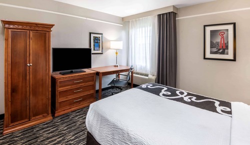 Room, 1 Double Bed, Accessible, Non Smoking (Mobility/Hearing, Roll-In Shower)