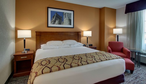 Deluxe Room, 1 King Bed, Accessible, Refrigerator & Microwave (2 Rooms, Board Room Table, Tub)