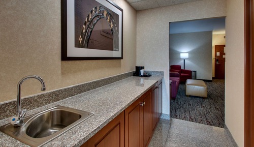 Suite, 1 King Bed with Sofa bed, Accessible, Refrigerator & Microwave (2 Rooms, Tub)