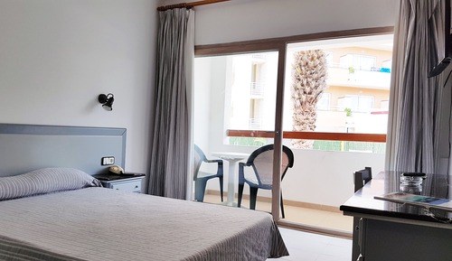 Economy Room, Balcony