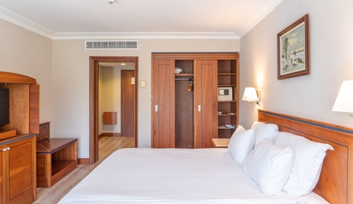 Senior Suite, Multiple Beds