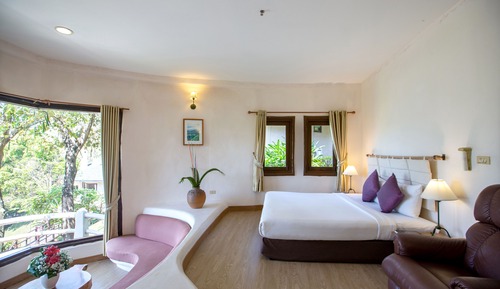 Hillside Chalet Deluxe with Bathtub