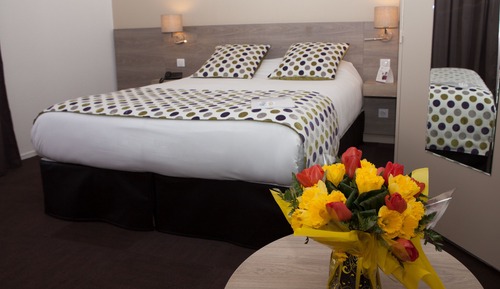 Comfort Room, 1 Queen Bed, Non Smoking, Bathtub (with Single Sofabed)