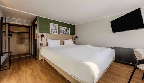 Standard Room, 1 Queen Bed