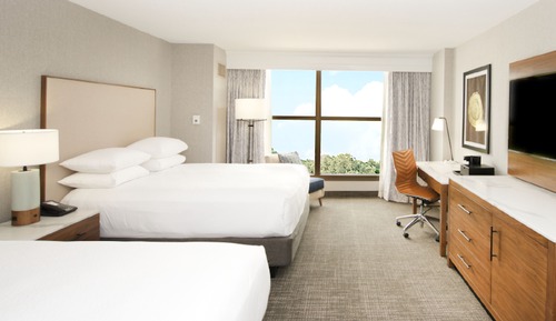Deluxe Room, 2 Queen Beds, Pool View