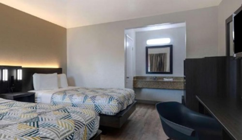 Deluxe Room, 2 Queen Beds, Non Smoking, Refrigerator & Microwave