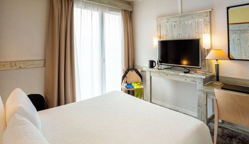 Classic Room, Multiple Beds (Viaduct view)