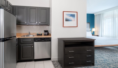Suite, 1 Queen Bed, Accessible, Non Smoking (Roll In Shower)