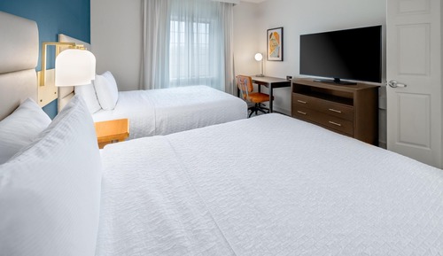 Suite, 2 Queen Beds, Accessible, Non Smoking (Roll In Shower)