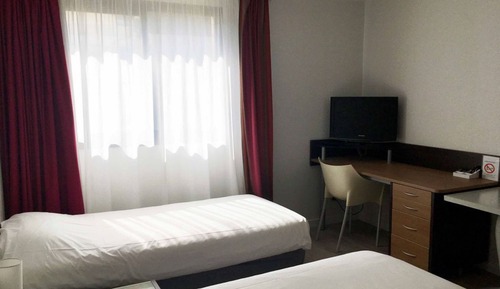 Studio, 2 Twin Beds