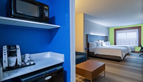 Suite, 2 Queen Beds (Additional Living Area)