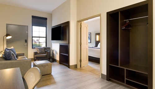 Executive Suite, 1 King Bed (Walk-Out)