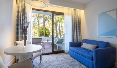 Deluxe Room, Pool Access (Oasis 3 pax)