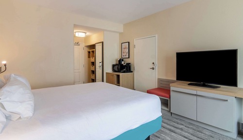 Standard Room, 1 King Bed