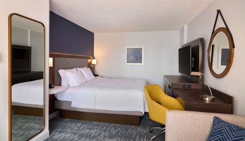Suite, 1 King Bed, Non Smoking