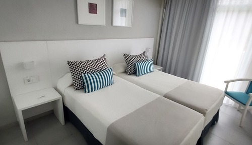 Junior Suite (2 or 3 Adults)