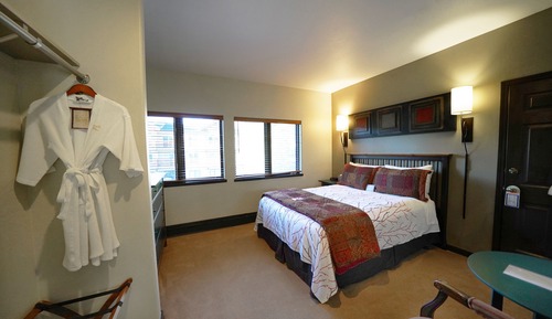 Standard Room, 1 Queen Bed, Mountainside