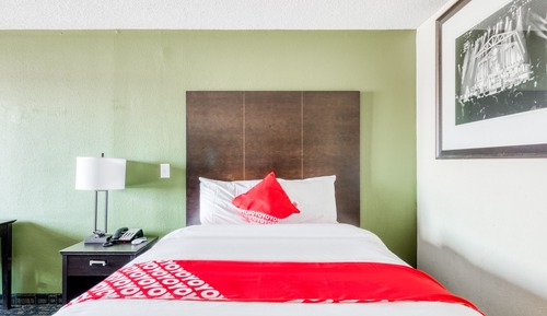 Room, Multiple Beds (3 Queen Bed)