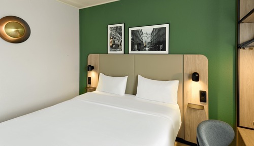 Standard Room, 1 Queen Bed