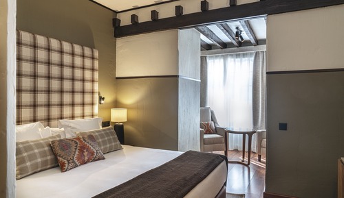Junior Suite, Mountain View (3 Adults + 1 Child)
