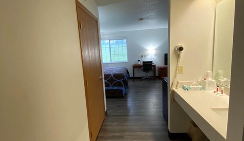 Standard Room, 1 Queen Bed, Refrigerator & Microwave
