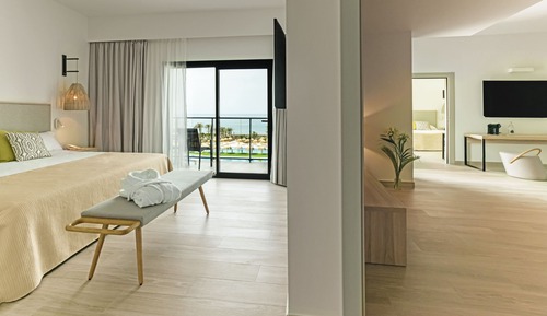 Studio Suite (2_4)