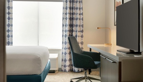 Deluxe Room, 1 King Bed, Accessible (Hearing)