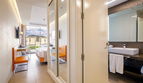Elite Room, Jetted Tub, City View