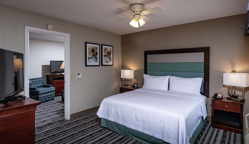 Suite, Accessible, Bathtub (Mobility/Hearing)