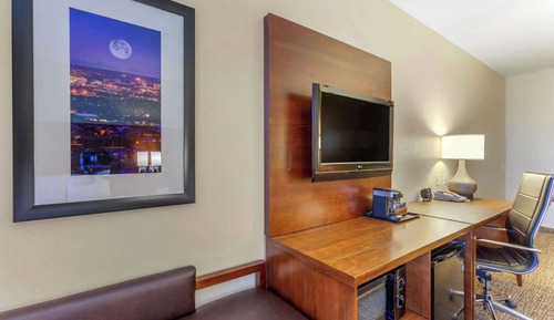 Suite, 2 Queen Beds, Non Smoking (Upgrade)