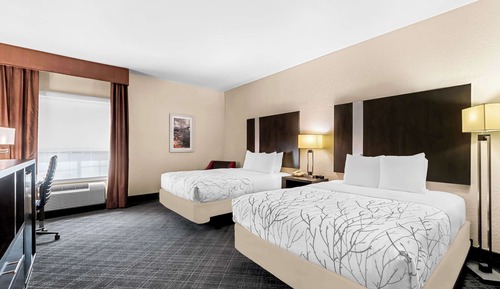Standard Room, 2 Queen Beds, Accessible, Bathtub