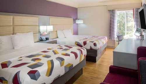 Room, 2 Queen Beds, Bathtub Grab Bars (Mobility/Hearing Impaired Accessible)