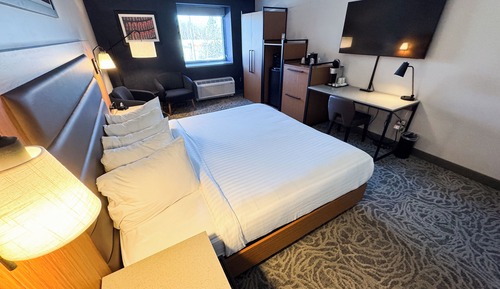Standard Room, 1 King Bed